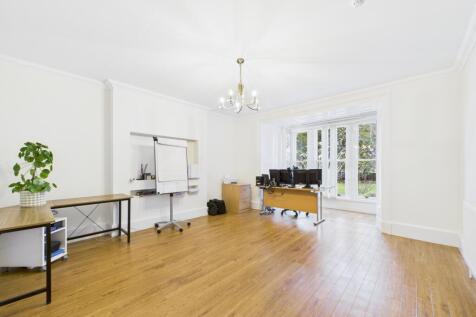 CAM03185G0-PR0125-STILL012