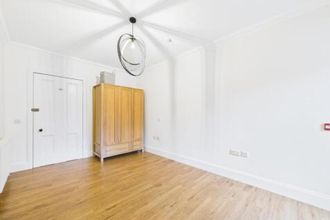 CAM03185G0-PR0125-STILL018