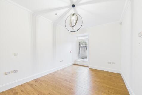 CAM03185G0-PR0125-STILL017