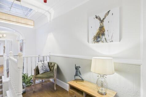 CAM03481G0-PR0121-STILL009