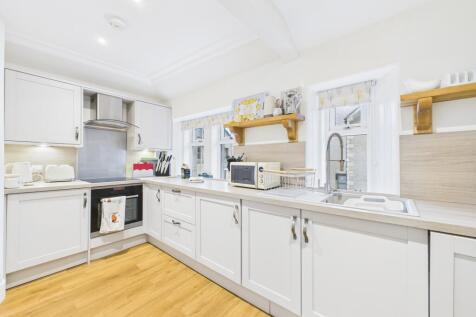 CAM03481G0-PR0121-STILL027