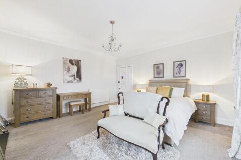 CAM03481G0-PR0121-STILL018