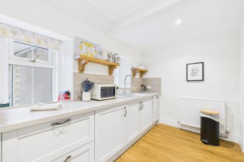 CAM03481G0-PR0121-STILL029