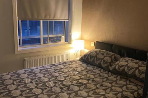 313 RH bedroom 2.JPG