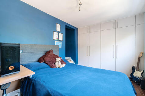 Bed 4 Storage