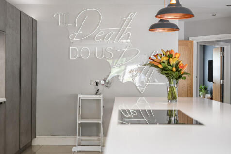 1315229-9-6883bad...