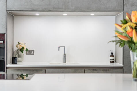 1315229-8-6883bab...