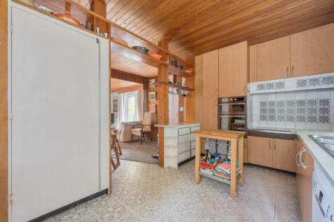 1376562-7-69137c8...