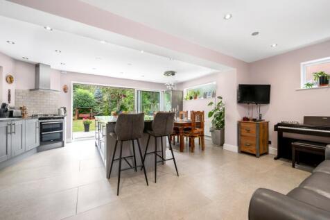 Kitchen/Dining Area