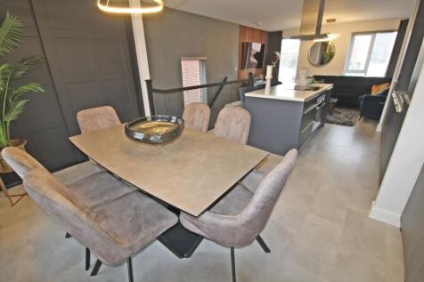 Lounge/ Kitchen