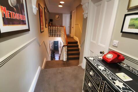 FIRST FLOOR LANDING