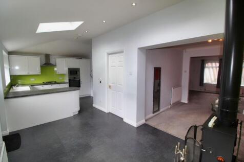 Kitchen/family area