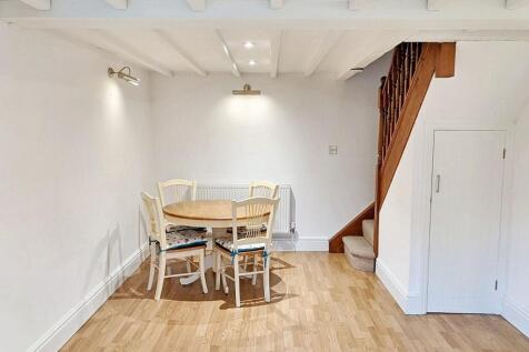 Open plan living/dining room