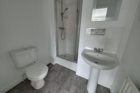 En suite bedroom 1