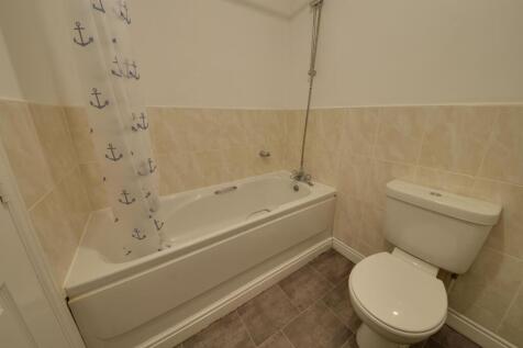 Main bathroom, 2nd floor