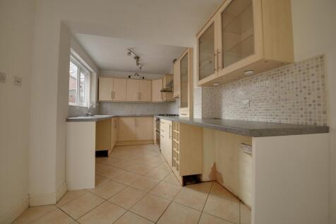 KITCHEN/BREAKFAST