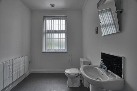 Four Communal Shower Rooms