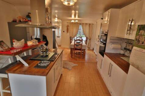 OPEN PLAN DINING KITCHEN