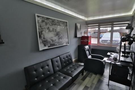 OFFICE/FROUND FLOOR BEDROOM