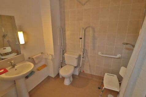 SHOWER ROOM/W.C