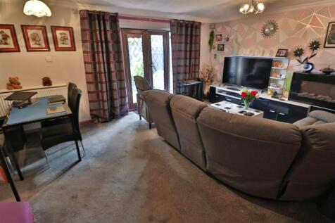 OPEN PLAN LOUNGE/DINING ROOM