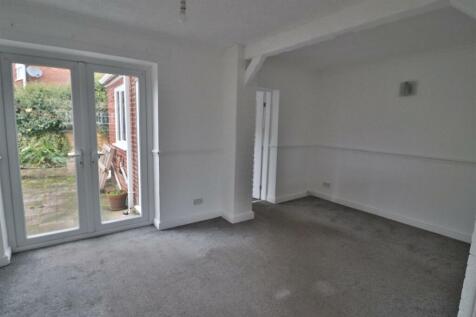DINING/FAMILY ROOM