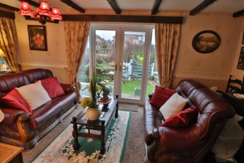 SITTING/DINING ROOM