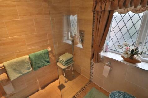 SHOWER ROOM/W.C