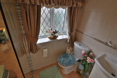 SHOWER ROOM/W.C