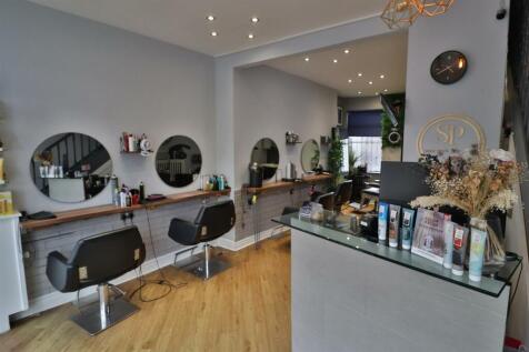OPEN PLAN SALON AREA