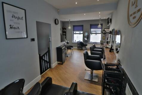 FIRST FLOOR OPEN PLAN SALON AREA