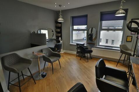 FIRST FLOOR OPEN PLAN SALON AREA