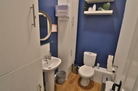 CLOAKROOM AREA