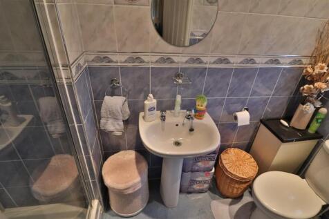 BATHROOM/W.C
