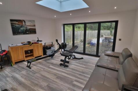 FAMILY/GARDEN ROOM