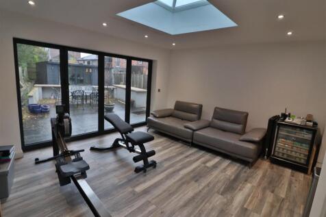 FAMILY/GARDEN ROOM