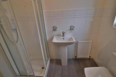 ENSUITE SHOWER ROOM