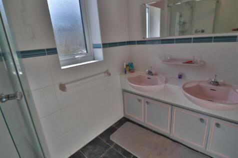 ENSUITE SHOWER ROOM