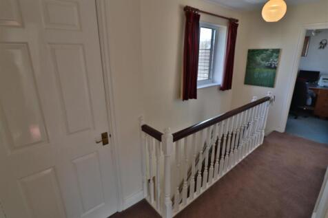 FIRST FLOOR LANDING