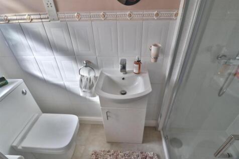 ENSUITE SHOWER ROOM