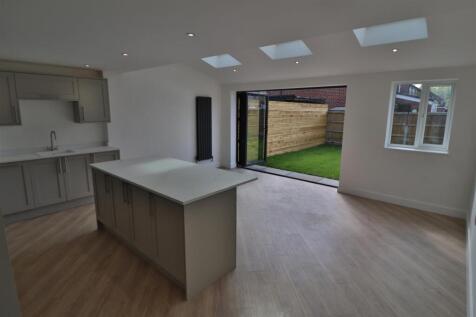 OPEN PLAN KITCHEN/DINING/FAMILY ROOM