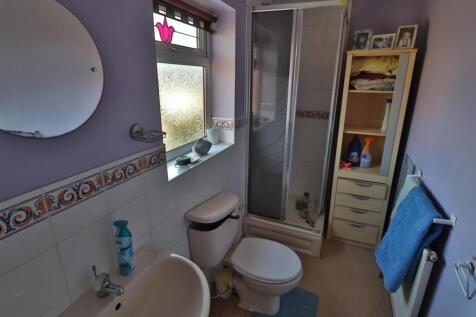 ENSUITE SHOWER ROOM