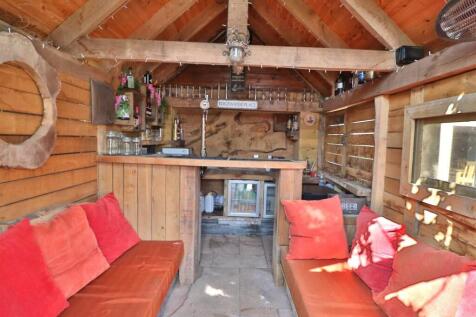 OUTSIDE BAR