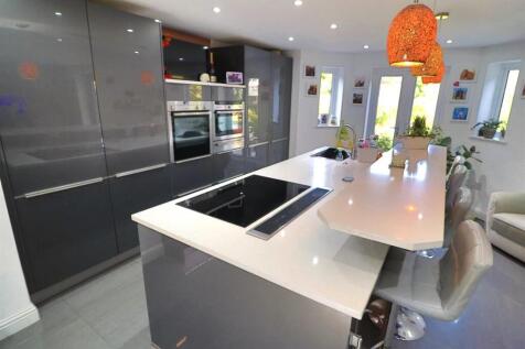 OPEN PLAN KITCHEN/DINING/FAMILY ROOM
