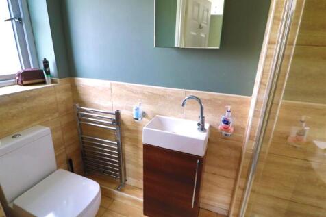ENSUITE SHOWER ROOM