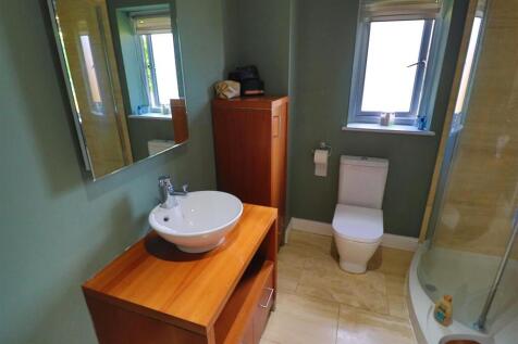ENSUITE SHOWER ROOM