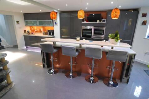 OPEN PLAN KITCHEN/DINING/FAMILY ROOM