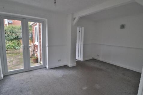 DINING/FAMILY ROOM
