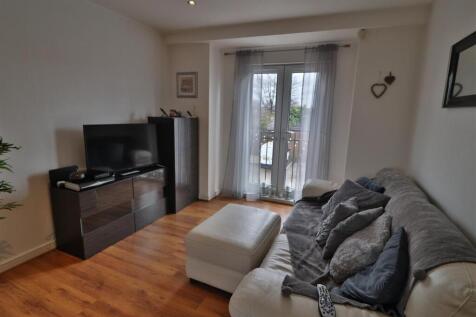 LIVING/ DINING ROOM