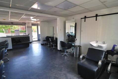 MAIN SALON FLOOR